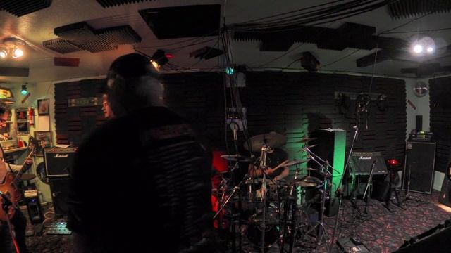 Q2n 4k Simple Man Cover смотреть онлайн