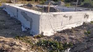 фундамент под дом из опилкобетона готов, считаем затраты!