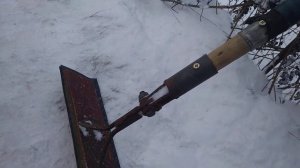 Скребок для уборки снега с теплицы .  A scraper for cleaning snow from the greenhouse .?