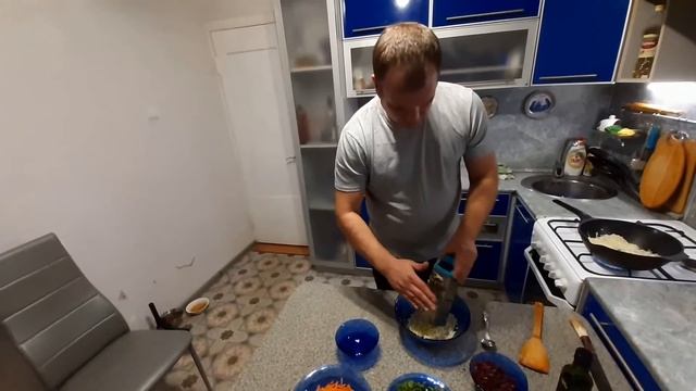 Салат из консервированной фасоли на "скорую руку" смотреть онлайн