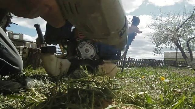 Запуск бензокосы (триммера) без стартера. Запускаю при помощи дрели. смотреть онлайн
