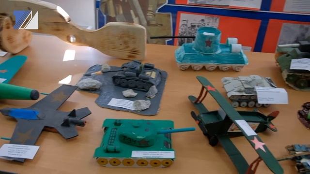 Мини-музей военной техники из бумаги и пластика смотреть онлайн