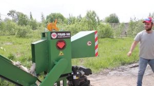 Измельчитель веток РУБИН-140 с дизельным двигателем 15л.с. и транспортером длиной 2,1м