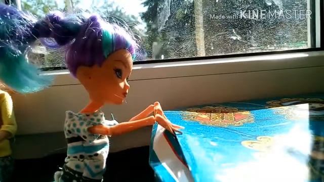 Новенькая!!! И с ней подарки смотреть онлайн