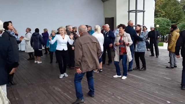 "Букет из белых роз - любовь здесь в каждом лепестке..." смотреть онлайн