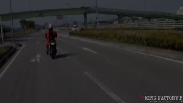 SUZUKI GS400 Motorcycle gang Wheelie смотреть онлайн