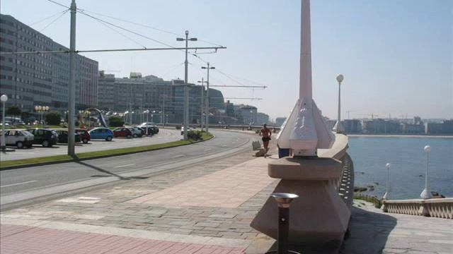 A walk on the Paseo Marítimo, La Coruña смотреть онлайн