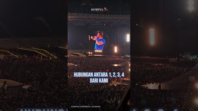 Ketika Chris Martin Memohon ke Penonton Turunkan HP... смотреть онлайн