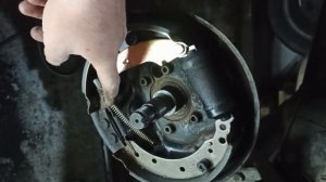 Лифан бриз замена тросиков ручника и колодок тормозных!