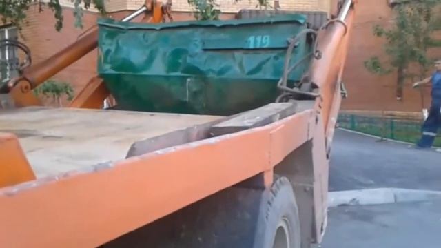 Установка контейнера 8 кубов для вывоза мусора - ЗИЛ смотреть онлайн