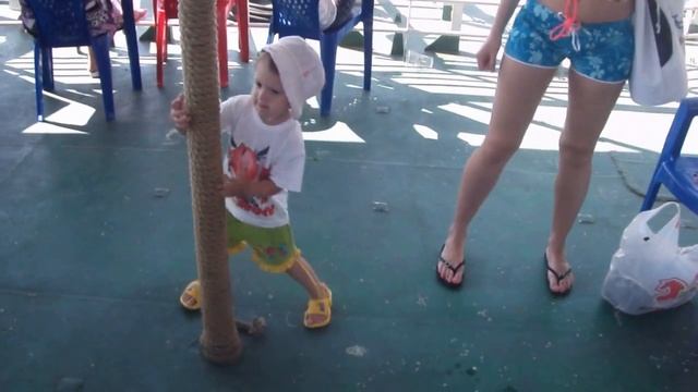 Доченька танцует!