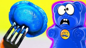 Вот что будет если съесть синий пельмень !!! Медведь Валера сделал синий чай!