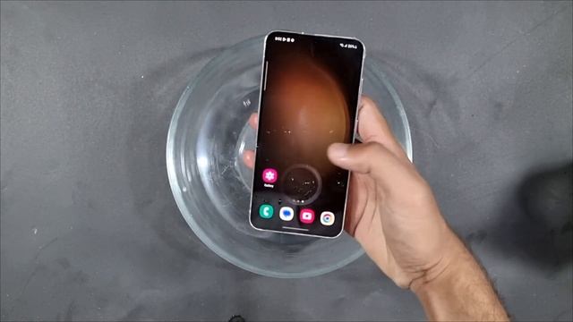 Samsung Galaxy S23 Water Test | The very first water test of Galaxy S23! смотреть онлайн
