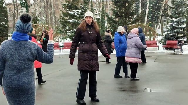 ЧУДНАЯ ПЧЕЛА МАЙЯ!??/ТАНЦЫ В ПАРКЕ ГОРЬКОГО ХАРЬКОВ ЯНВАРЬ 2022 смотреть онлайн