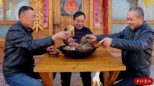 BEEF KNEECAP Stewed in Secret Sauce! Full of Tendon, Super Chewy! | Uncle Rural Gourmet