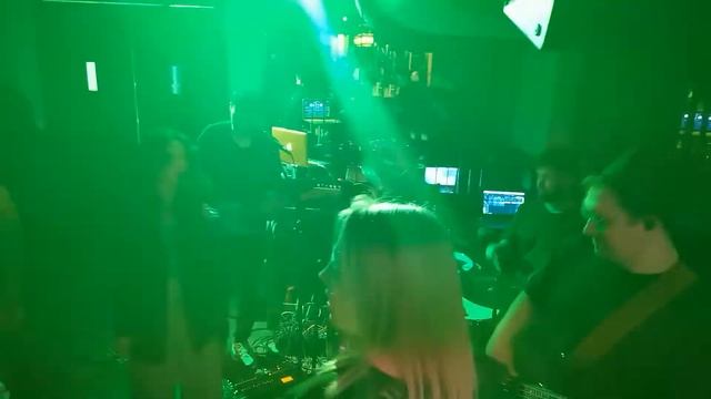 Mix Live Music 32. 23.04.2021. Jekaterinburg. Antrakt band. Alibi club смотреть онлайн