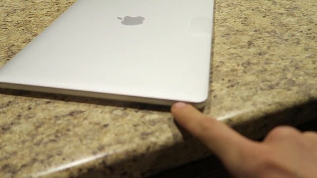 Unboxing MacBook Pro 2017