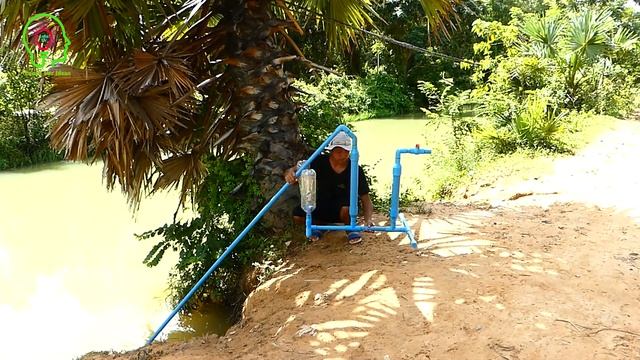 I turn PVC pipe into a water pump Vs 2 Bottles Air-Pressure free no need electric power смотреть онлайн