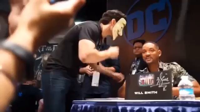 Henry Cavill Pranks Will Smith - SDCC 2016