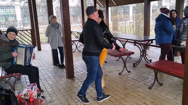 Цыганочка Танцы в парке Горького Апрель 2021 Харьков смотреть онлайн