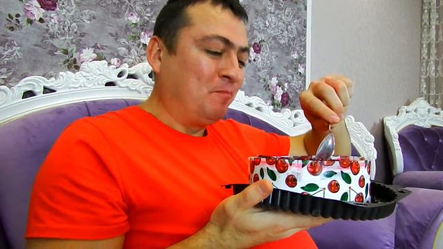 Полина и папа устроили веселые игры прямо в доме смотреть онлайн
