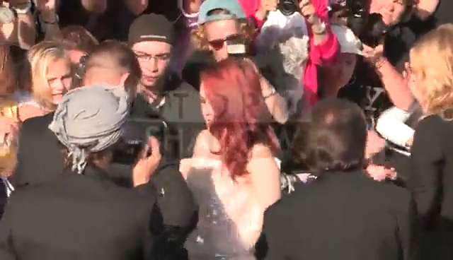 Kristen_Stewart_and_cast_at_the_Sils_Maria_Premiere