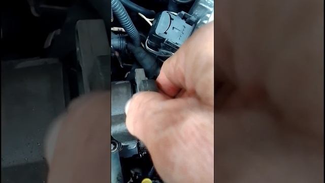 Резиновое кольцо заменил. Но в других местах тоже капает. ?