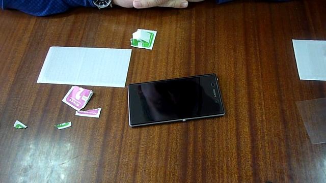 Как наклеить защитное стекло на дисплей телефона смотреть онлайн