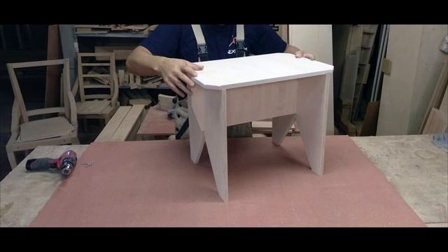 Простой и надёжный табурет из фанеры для дачи смотреть онлайн