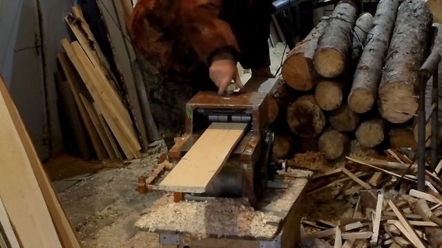 Доски из ветровальной древесины, пилим, строгаем. смотреть онлайн
