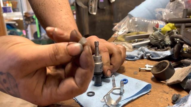 How to replace the injectors on a 2007 Audi Q7 4.2l FSI (Gas) смотреть онлайн