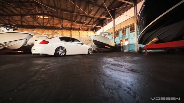 Infiniti G25 med 20'' Vossen VVSCV4 Concave fælge смотреть онлайн