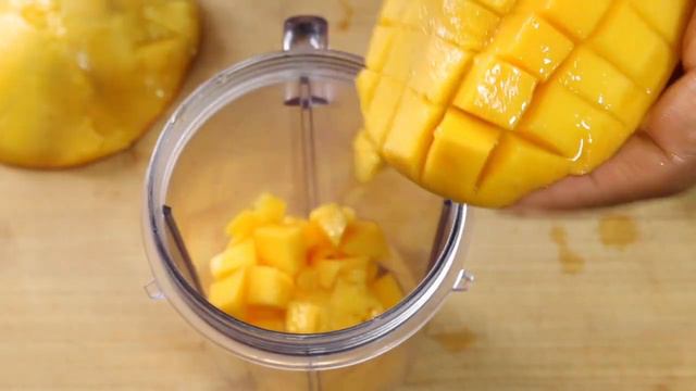 Mango Milk Shake with Basil seeds / Creamy Mango Shake/ Mango Mastani / Fresh Mango Shake смотреть онлайн