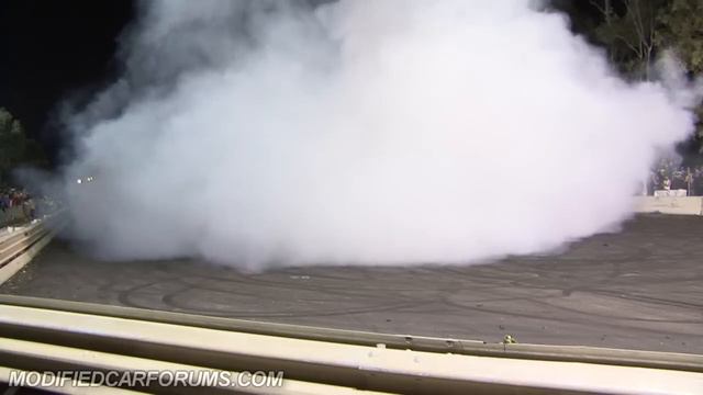 HQ Monaro "B CHIEF" burnout at Powercruise Queensland $50k Burnout Comp 2012 смотреть онлайн