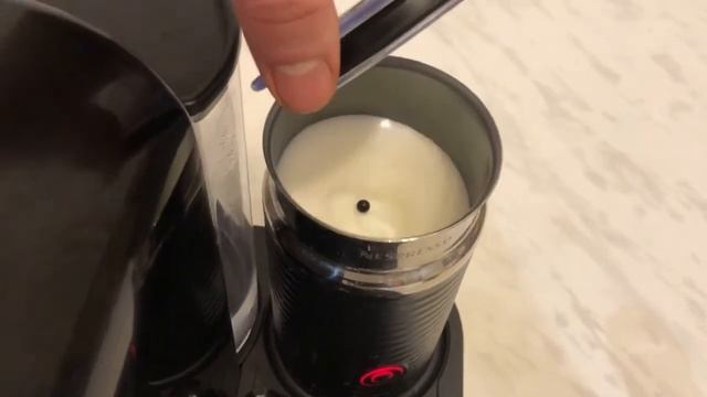 Кофемашина Nespresso с капучинатором