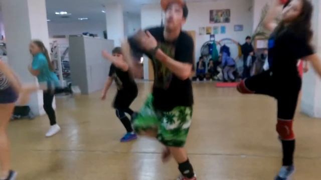 ХИП ХОП СВЯЗКА ДОМА ОТРАБАТЫВАЕМ УРОК 1. HIP-HOP ШКОЛА АТОМ Dance В СЕВАСТОПОЛЕ смотреть онлайн