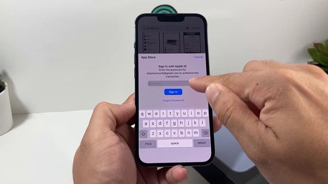iPhone 13 Pro: How to Install Apps смотреть онлайн