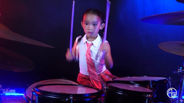OCEANS - HILLSONG UNITED | AKINA FEREN | 4 YEARS OLD |DRUM COVER смотреть онлайн