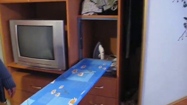 Гладилка в шкафу.avi смотреть онлайн