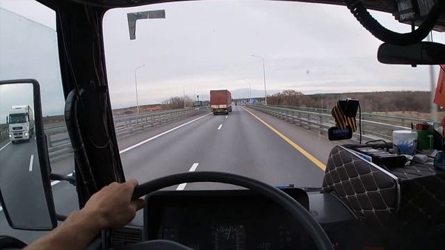 Учитель на дороге. Воздушная тревога в Крыму. Специализированная доставка ?.