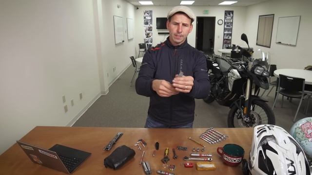 Bret's Adventure Motorcycle Tool Kit - The Basics - Don't Get Stranded - MOTO EDC смотреть онлайн