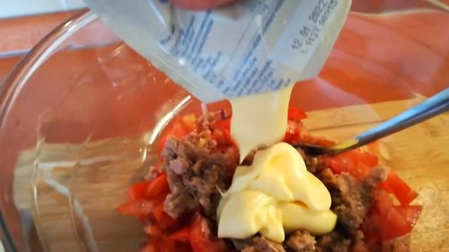 Бутерброды с тунцом и помидором**Chlebíčky s tuňákem a rajčaty смотреть онлайн