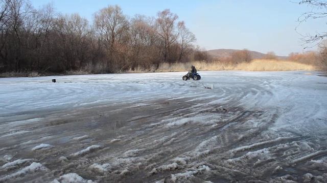 Приморский край Возле Уссурийска квадроцикл на льду смотреть онлайн