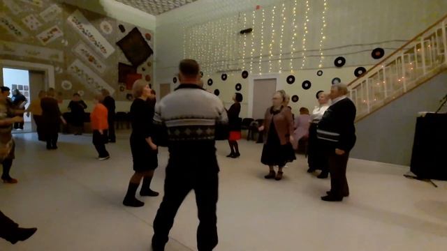 Розы алые, розы красные. смотреть онлайн