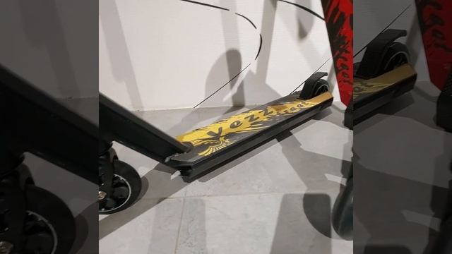 Трюковый самокат "Scooter - YEZZ street". Трюковой. Тэшка. Т-образный руль. Красный. смотреть онлайн