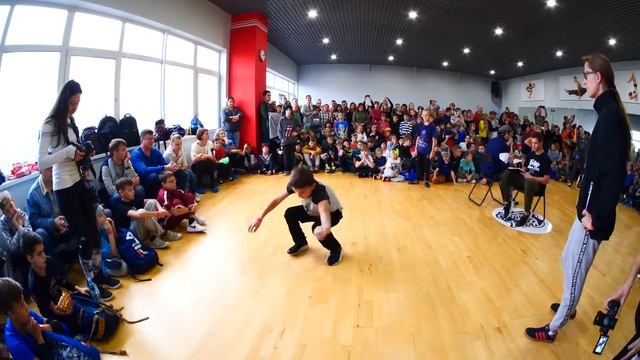 отборы kids - Лена vs Lil Yan vs Death Claw vs Комар - BBOY NATION 2018 смотреть онлайн
