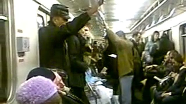 чувак танцует брейк в метро (no drugs-no dance) смотреть онлайн