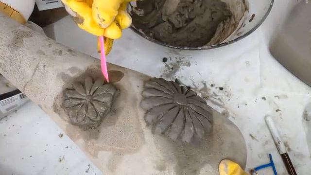 САДОВЫЕ ФИГУРЫ своими руками/ Поделки для сада и дачи/ Декор клумбы из ЦЕМЕНТА смотреть онлайн