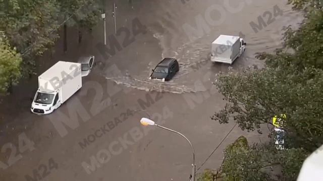 Москва,ливень затопил район Юго-Запад 02.08.23. смотреть онлайн