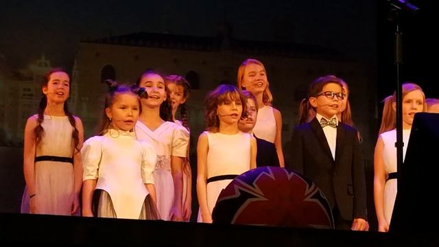 Хор Великанов смотреть онлайн